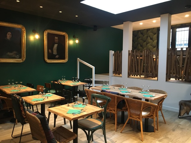 Crêperie Lorient La Grange Salle à l'arrière, groupes, repas de famille, réunions entre amis, associations.